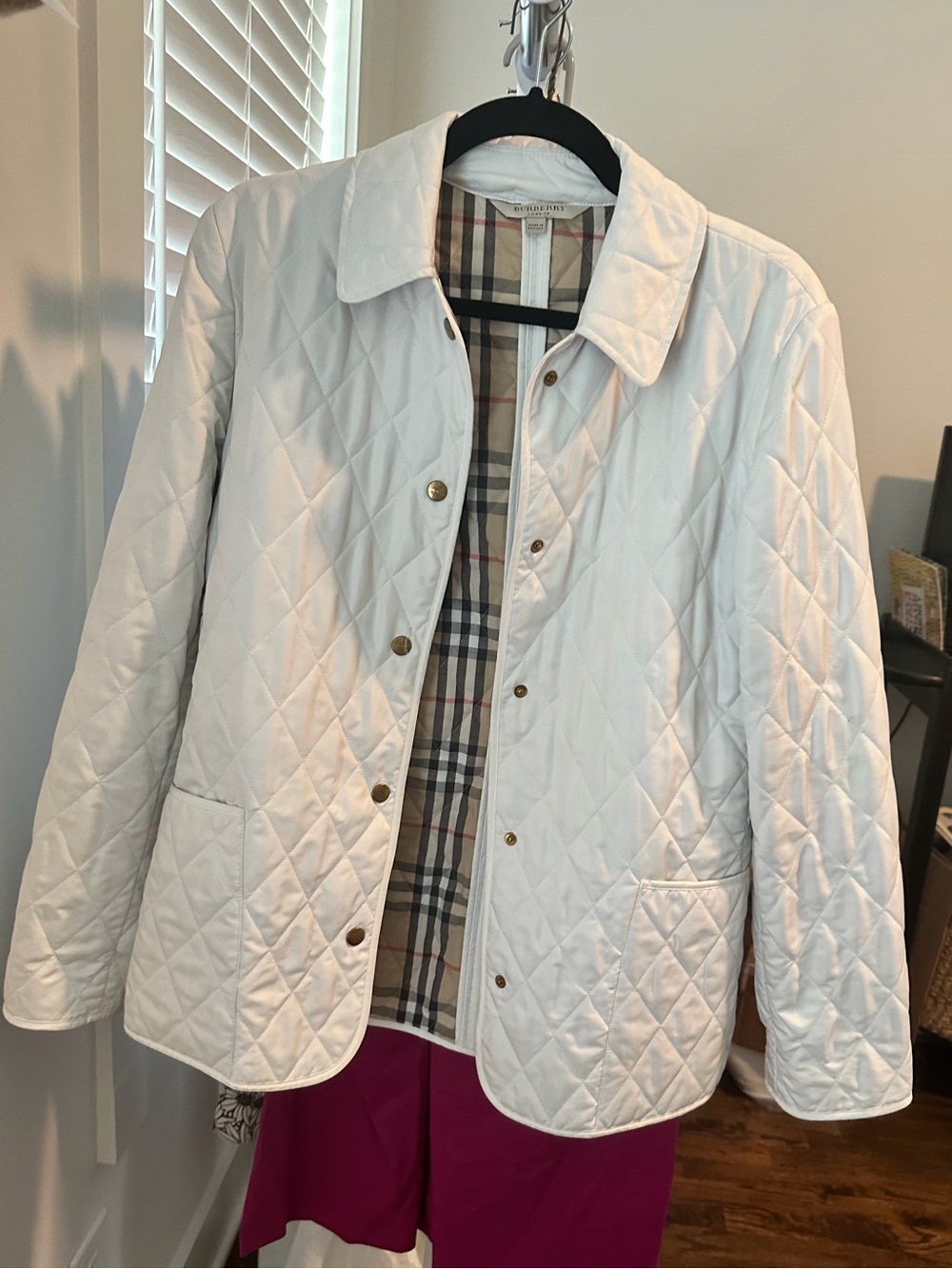 Burberry jacket white size 4
